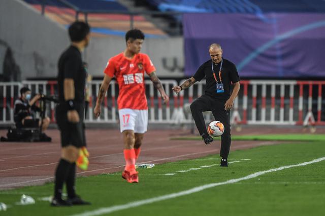 俱乐部杯-阿姆斯23分广东胜广州 王少杰10+8